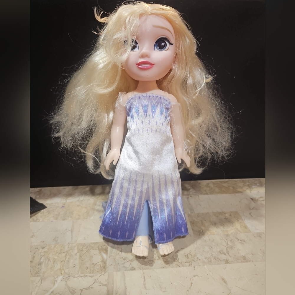 Disney Frozen 2  Snow Queen Elsa 14‎ Inch Doll